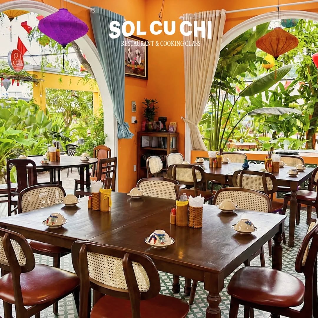 Có thể là hình ảnh về văn bản cho biết 'SOL SOLCUCHI CU CHI RESTAURAN ESTHURANT&COOKINGCLASS & COOKINGÇ CLASS MNeN'